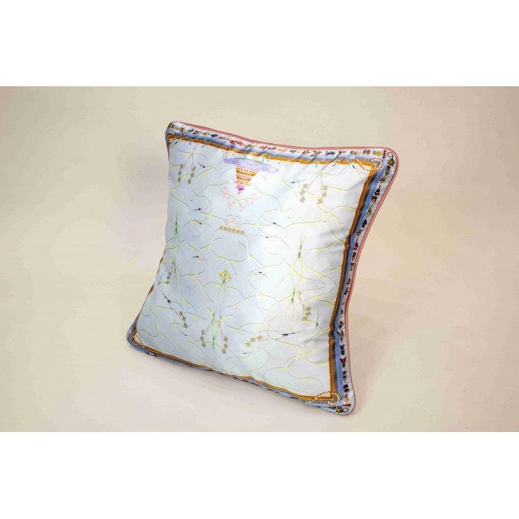 Coussin en soie stretch "Spirit"