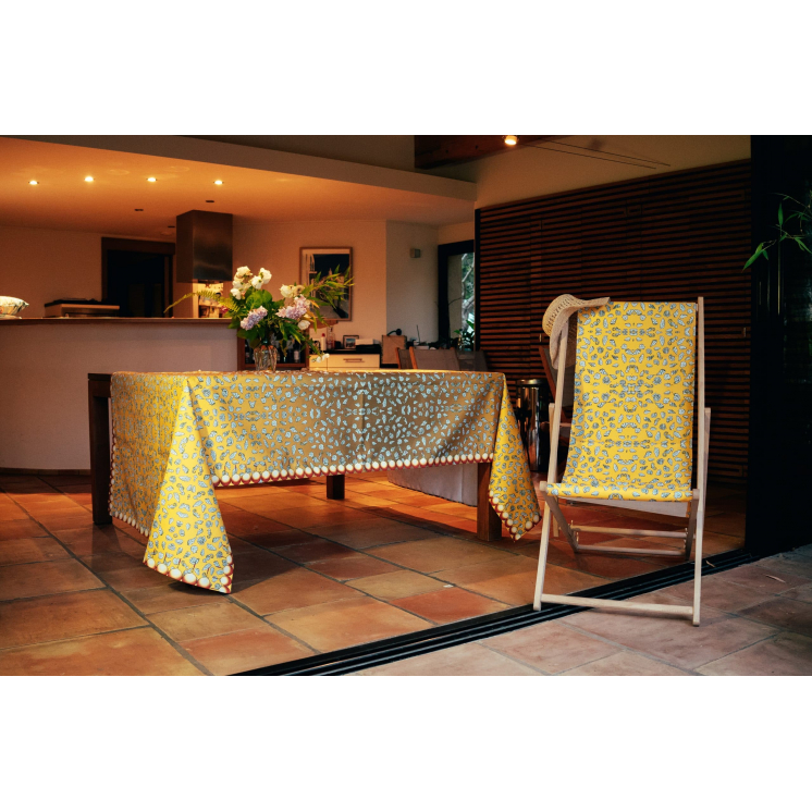 Nappe en matière imperméable thème Goldy 140x280cm